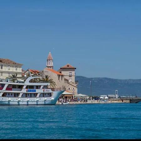 فيلة Arius Front Seget-trogir *