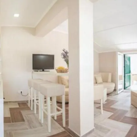 Arius Front Seget-trogir فيلة *