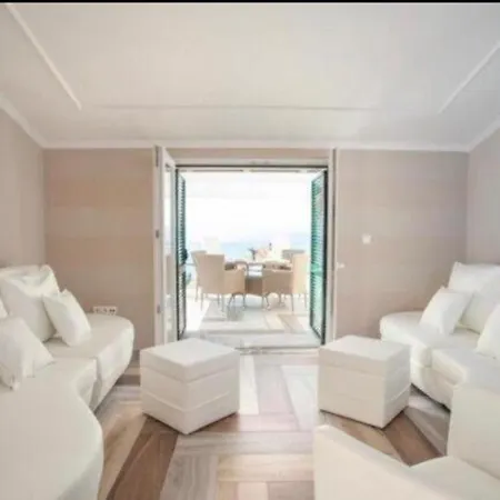 Arius Front Seget-trogir فيلة