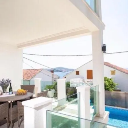 Arius Front Seget-trogir